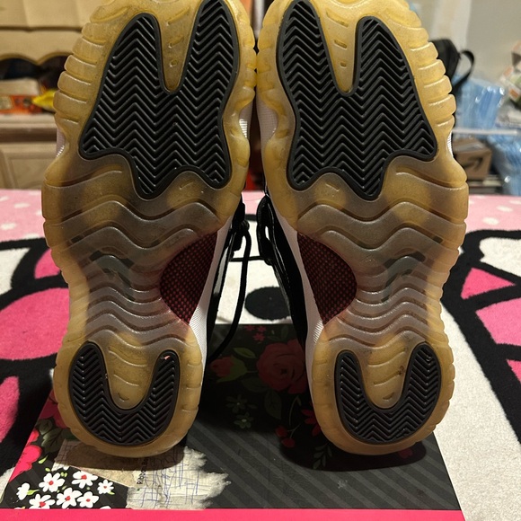 Jordan Air Size 7 - Picture 3 of 5